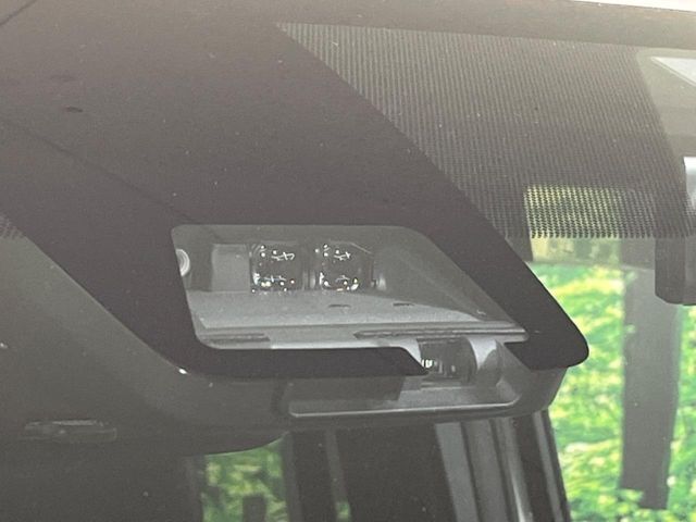 【トヨタセーフティセンス】走行中に前方の車両等を認識し、衝突しそうな時は警報とブレーキで衝突回避と被害軽減をアシスト。より安全にドライブをお楽しみいただけます。