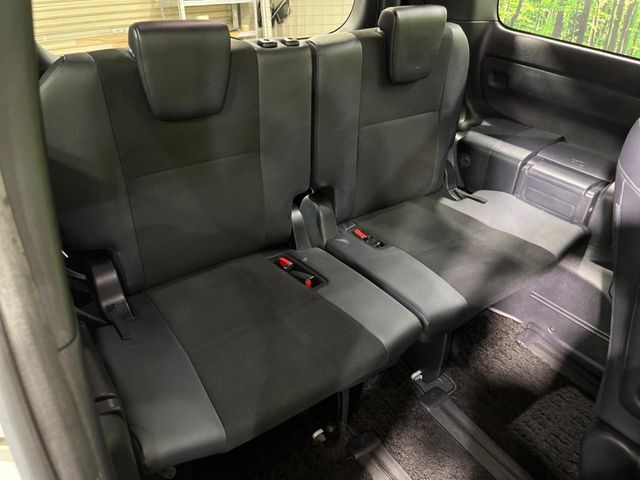 3列目シートはもちろん状態良好☆大人でもゆったりと座って頂けますので、大人数でのお出かけもラクラクです♪ご家族で、気の知れた仲間で、ドライブに行くのが楽しみですね♪