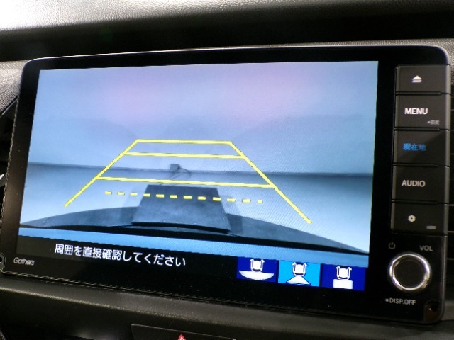 バックカメラもあるので後退時も安心です。