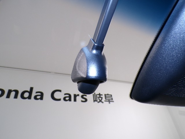 【ドライブレコーダー】今や必需品となったドライブレコーダーも装着されています。運転中の記録を録画してくれます、万が一の時にドライブレコーダーがあれば安心です！