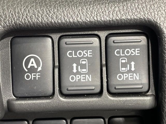 【両側パワースライドドア】スマートキーや運転席のスイッチで後席両側スライドドアの開閉が可能♪電動だから力を入れてドアを開ける必要が無く、小さなお子様でも簡単に開け閉めでき快適です♪
