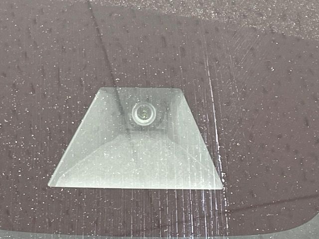 【エマージェンシーブレーキ】走行中に前方の車両等を認識し、衝突しそうな時は警報とブレーキで衝突回避と被害軽減をアシスト。より安全にドライブをお楽しみいただけます。