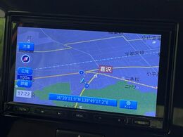 【純正ナビ】人気の純正ナビを装備しております。ナビの使いやすさはもちろん、オーディオ機能も充実！キャンプや旅行はもちろん、通勤や買い物など普段のドライブも楽しくなるはず♪