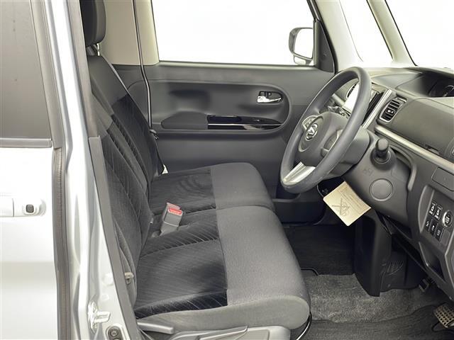 【運転席】座り心地が良いシートなので長時間の運転でも快適にお過ごしいただけます。新品のフロアマットのご注文も可能です。掲載箇所以外にご希望の写真がございましたらお気軽にお問い合わせ下さい。