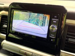 【バックカメラ】駐車時に後方がリアルタイム映像で確認できます。大型商業施設や立体駐車場での駐車時や、夜間のバック時に大活躍！運転スキルに関わらず、今や必須となった装備のひとつです！