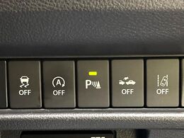 【スズキ　セーフティサポート】走行中に前方の車両等を認識し、衝突しそうな時は警報とブレーキで衝突回避と被害軽減をアシスト。より安全にドライブをお楽しみいただけます。