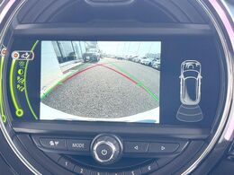 ●ガイドライン付きバックカメラ：不安な駐車もこれで安心！ガイドライン付きなので狭い箇所での駐車もラクラクです！