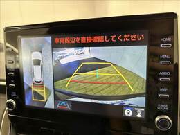 【パノラミックビューモニター】専用のカメラにより、上から見下ろしたような視点で360度クルマの周囲を確認することができます☆死角部分も確認しやすく、狭い場所での切り返しや駐車もスムーズに行えます。