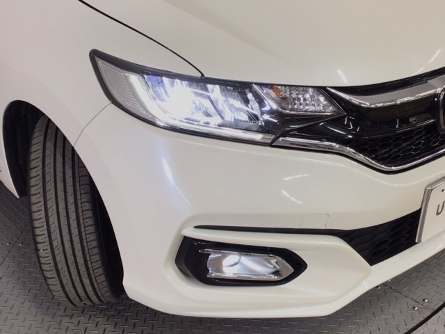 【LEDヘッドライト】ディスチャージヘッドライト（HID）と同等の明るさで、夜道や雨天走行が明るく視界良好！！　フォグライトも装備で、安心感さらにUPです♪安心ドライブを楽しんで下さい♪