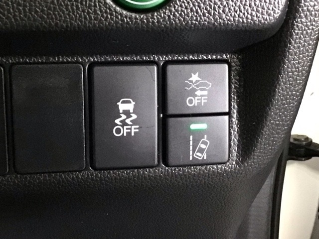 ホンダが推し進める総合先進安全装備のセンシング搭載！　衝突や斜線はみだしなどの危険が予測される時、センサーが警告。ヒューマンエラーを高度先進技術が補完してくれます。