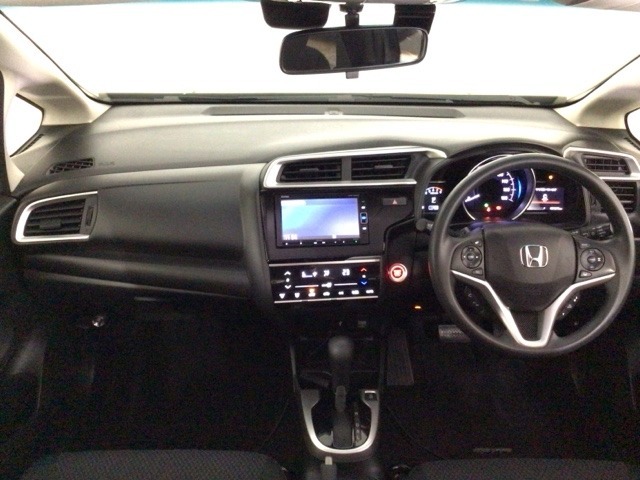 【前方視界】開放的な前方視界！運転がしやすく疲れにくいです♪窓が大きく、見通しがとっても良いおクルマですよ♪