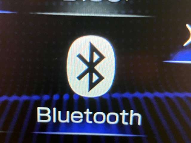 Bluetoothオーディオ対応可。お持ちのスマホやiPodなどとBluetooth接続して外部機器内の音楽などを車内で楽しめます。