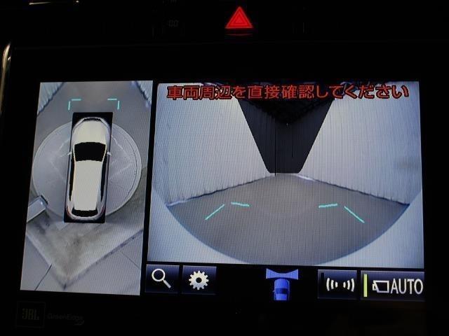 車両を上から見たような映像をナビ画面に表示するパノラミックビューモニター(左右確認サポート+シースルービュー機能付)。運転席からの目視だけでは見にくい、車両周辺の状況をリアルタイムで確認できます。
