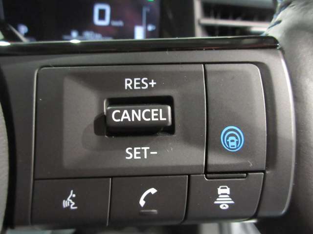 プロパイロット、高速道路の運転がより快適に、運転操作をサポートしてくれます。高速道路での運転がとっても楽になる装備です。ハンズフリー通話ができ運転中も安心ですね