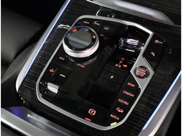 BMW認定中古車は360°チェックリストに従い徹底的にチェック。エンジンやトランスミッション、電気系統やコンピュータ・システムなどを詳細に点検。交換基準に達した部品は整備した後にご納車いたします。