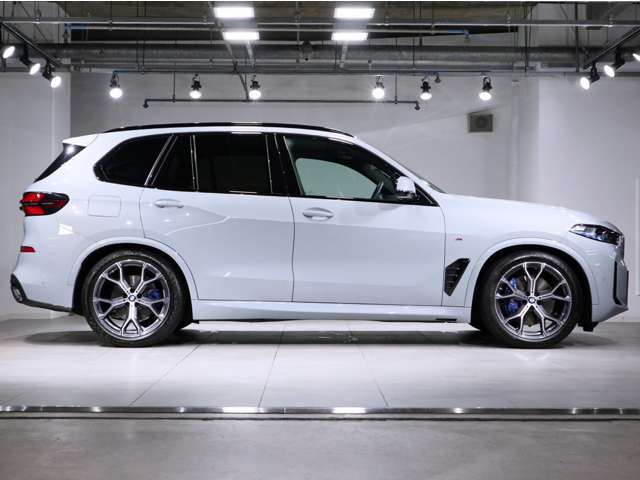 BMW認定中古車は360°チェックリストに従い徹底的にチェック。エンジンやトランスミッション、電気系統やコンピュータ・システムなどを詳細に点検。交換基準に達した部品は整備した後にご納車いたします。