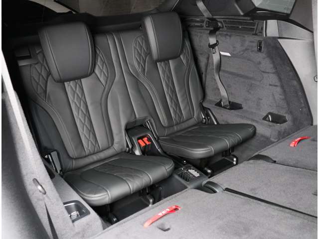 またプレミアムセレクション2年保証のお車は延長保証にご加入頂けます。プレミアムセレクション2年保証からさら最大2年間、合計4年間の保証をお受け頂けます。対象箇所の不具合は無償修理をご提供致します。