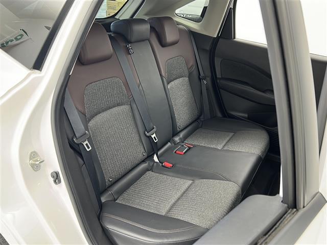 店頭在庫以外にも全国約4万台※の在庫から、ぴったりな1台をご提案します！※2023年10月現在の在庫台数です。売約済の可能性があります。