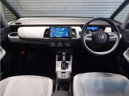 【室内】シートや内装各部への徹底した清掃を実施。