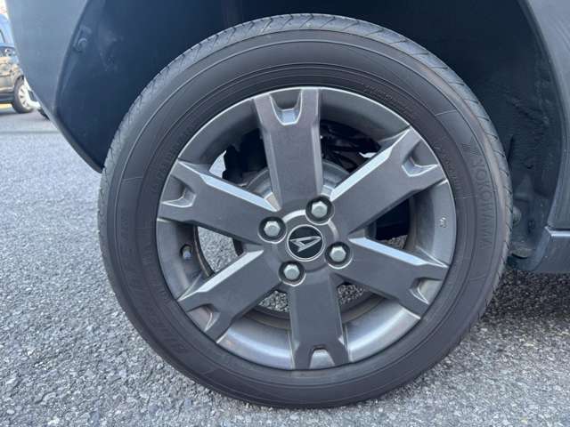 JAAA（日本自動車鑑定協会）による厳しいチェックにより鑑定書を公表しております。当社販売担当者、仕入担当者、リフトに持ち上げ車検検査員による下廻りチェックをクリアした高品質車を展示しております。
