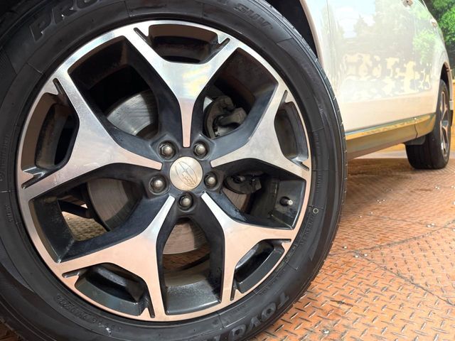 【純正18インチアルミホイール】外観にマッチした純正アルミホイールを装着しております。各種社外アルミホイールや、スタッドレスタイヤも取扱いしております。是非ご相談ください♪