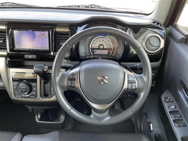 こちらはハンドルの写真です。中古車なので、若干の使用感はありますが、破損、不具合等はありません。ユーザー様から買取した車両を、一台一台チェックして問題のない車両を珪砂しております。ご安心ください。