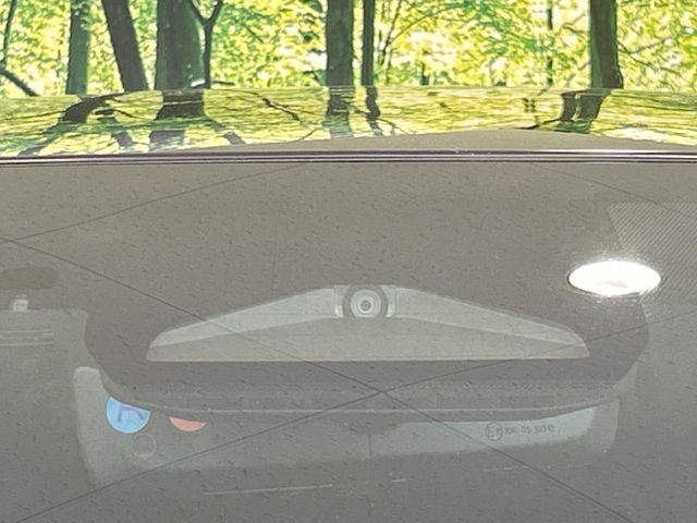 【トヨタセーフティセンス】走行中に前方の車両等を認識し、衝突しそうな時は警報とブレーキで衝突回避と被害軽減をアシスト。より安全にドライブをお楽しみいただけます。