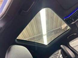 【サンルーフ】人気メーカーオプション。開放感溢れる車内を演出します☆