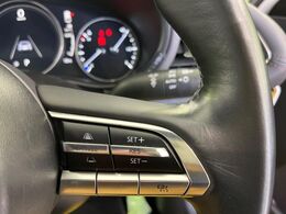 【マツダ・レーダークルーズコントロール】高速道路での長距離走行が楽に！自動で速度を保つクルーズコントロールが、衝突軽減システムと連携し、前方の車両を感知して車間を保つように速度調節してくれます！！