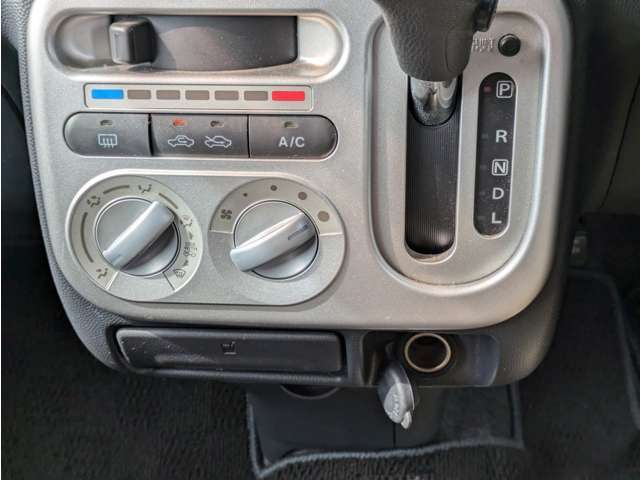 エアコン冷風でてます。