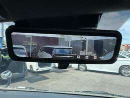 【デジタルミラー】デジタルインナーミラーを装備しております！！後方の視界が広がり安全性が向上しております！！！夜間でも、しっかりと映像が見られるようになっておりますので、重宝される装備の一つですね！！