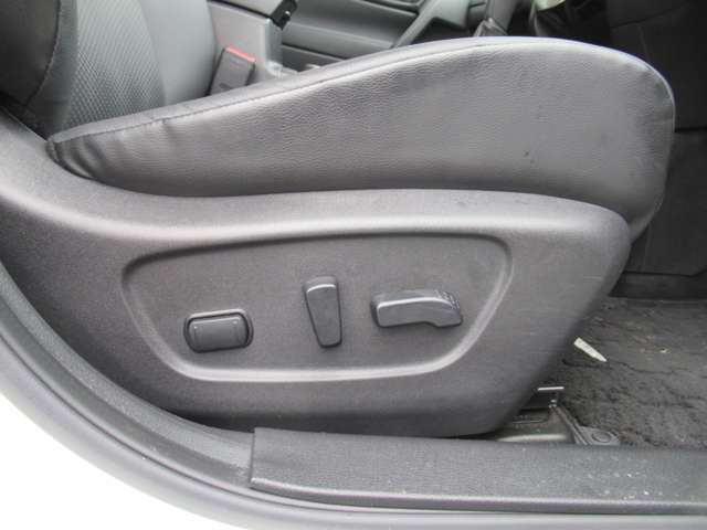 運転席・助手席はパワーシートです♪♪