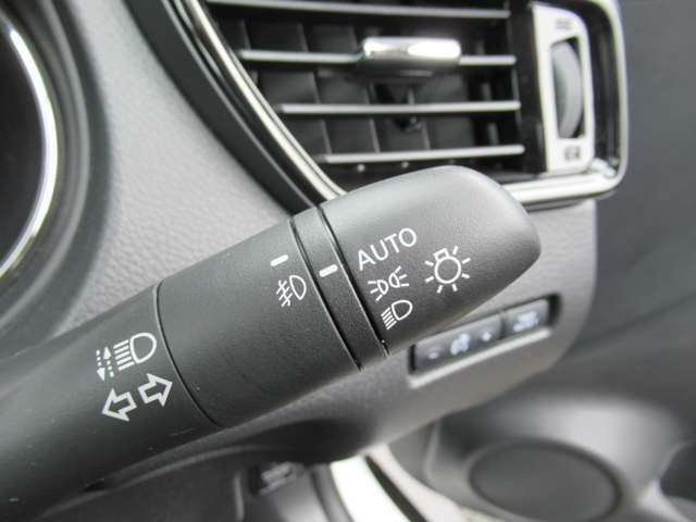 『オートライト』ですので連続したトンネルでも点けたり消したりの煩わしさから解放されます♪♪