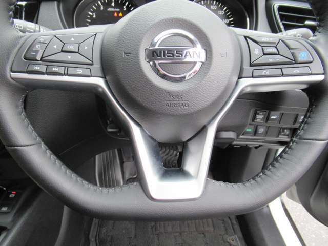 『プロパイロット』の操作スイッチを装備しています♪♪ 前車を追従したり減速をしたり運転手の負担を軽減するための装置です♪♪