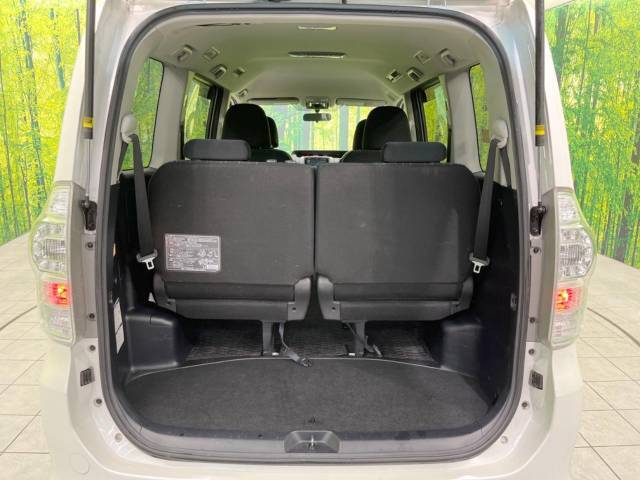 普段のお買い物や通勤、送迎等に十分な荷室スペースを確保しております。セカンドシートを倒すと、大きな荷物の積載も可能です♪