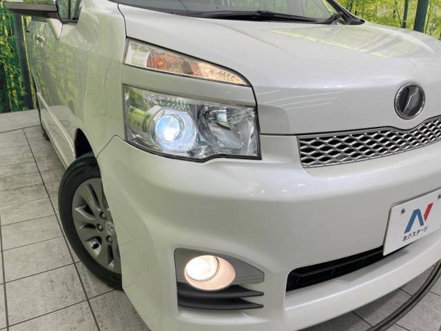 【HIDヘッドライト】非常に明るく前方を照らしてくれるので、悪天候や夜間の走行時も視界良好で安心してお乗りいただけます。