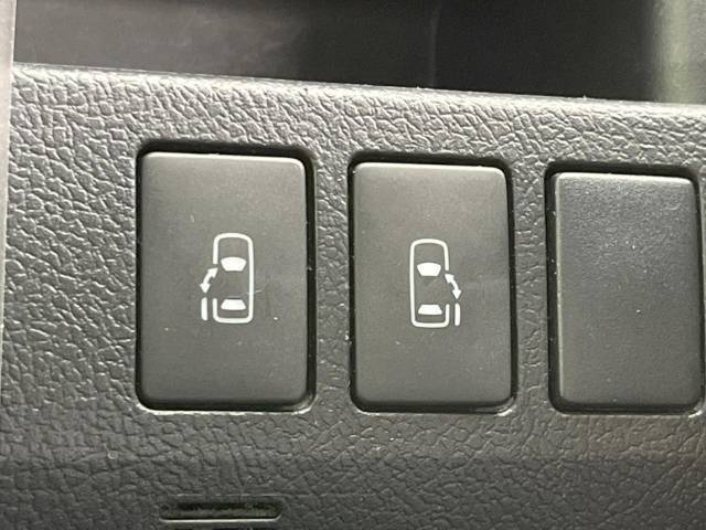 【両側パワースライドドア】スマートキーや運転席のスイッチで後席両側スライドドアの開閉が可能♪電動だから力を入れてドアを開ける必要が無く、小さなお子様でも簡単に開け閉めでき快適です♪