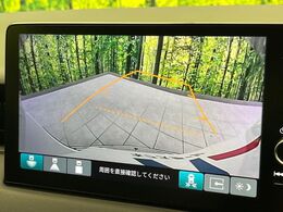 【バックカメラ】駐車時に後方がリアルタイム映像で確認できます。大型商業施設や立体駐車場での駐車時や、夜間のバック時に大活躍！運転スキルに関わらず、今や必須となった装備のひとつです！