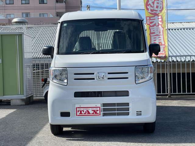 【展示車両】　当社は届出済未使用車を中心に、軽自動車から普通乗用車はもちろん、貨物車両やトラック・大型車両の中古車・登録済未使用車・新車すべてのお車が取扱可能！