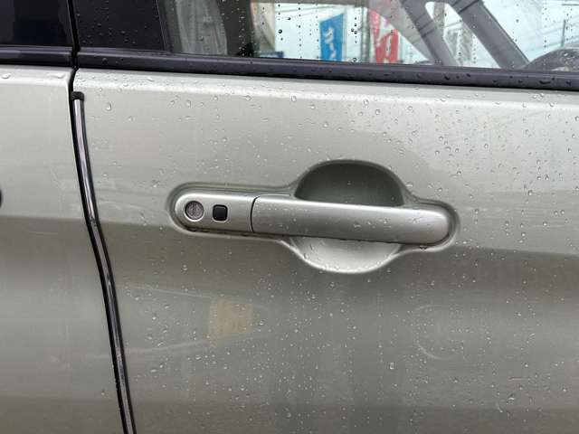 カーロケートではご納車の際に内装・外装を徹底クリーニング致します★気持ちの良い状態でお車を受け渡しいたします！