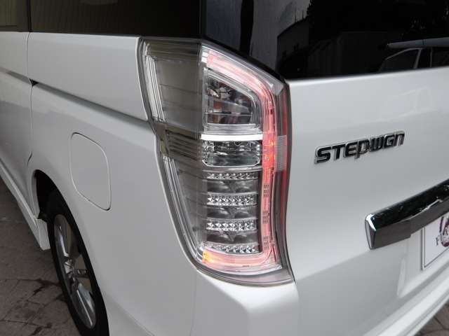 後期型LEDテールランプです☆