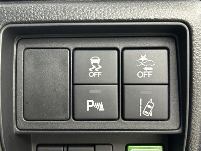 【運転席操作部】『運転席周辺の装備』の画像になります。快適なドライブを楽しむための機能が装備されています！運転席から触れるので使いやすいです！