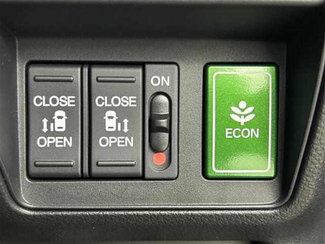 【運転席操作部】『運転席周辺の装備』の画像になります。快適なドライブを楽しむための機能が装備されています！運転席から触れるので使いやすいです！