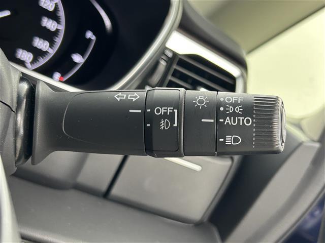 【運転席操作部】『運転席周辺の装備』の画像になります。快適なドライブを楽しむための機能が装備されています！運転席から触れるので使いやすいです！