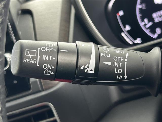 【運転席操作部】『運転席周辺の装備』の画像になります。快適なドライブを楽しむための機能が装備されています！運転席から触れるので使いやすいです！