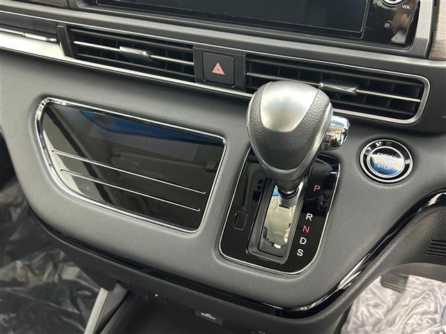 【シフトレバー】『シフトレバー』の画像になります。写真の内容に関してご不明点、ご質問等がございましたらお気軽にガリバー店舗までお問い合わせください。