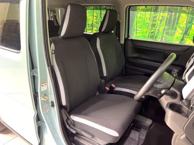 運転席シート廻りは使用感も少なく、良好な状態となっています。丁寧に使われていたことがよくわかりますね。