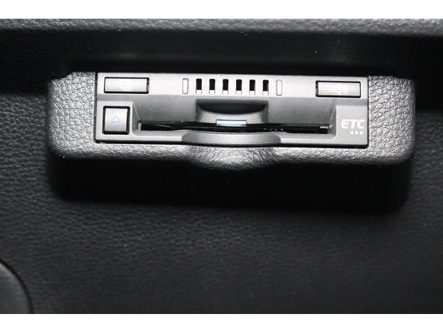 ETC車載器を装備。　高速道路の料金所の通過がスムーズです。