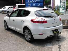 こちらのメガーヌはオークション評価5点中4.5点評価がついている状態の良い車両になります＾＾定休日無しで営業しておりますので、お気軽にお立ち寄り下さい＾＾