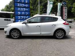 一部離島を除く全国のナンバーが当店で取得可能です。広島県以外からのご購入でもユーザー様がわずらわしい事務処理をする必要はございません。陸送も可能ですし、当店でナンバーが付いた状態でのお渡しも可能です。